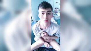 小帅哥视频撸射大鸡巴