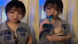 开档黑丝肉感肥臀眼镜骚货淫声荡语撩骚互动近拍扣逼道具自慰
