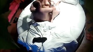 情趣酒店稀有白色大圆床摄像头偷拍_