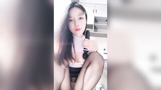 高跟黑丝大奶御姐淫声荡语撩骚互动道具玩弄骚逼