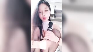 高跟黑丝大奶御姐淫声荡语撩骚互动道具玩弄骚逼