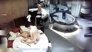 丰满肉感极品少妇约到情趣酒店脱光光逼毛黑黝黝让人流口水