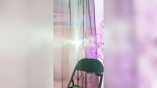姑奶奶挂着透明窗帘裸舞尺度越来越大