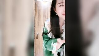 高跟苗窕痴女淫声荡语撩骚互动网吧公厕扣逼自慰