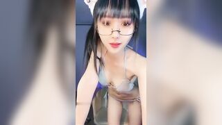 火爆尤物蘸点蜜桃酱骚进骨子里半裸吃假鸡巴-3