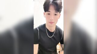 粉丝福利黑皮纹身腹肌小奶狗黄网自拍泄欲大吊喷射