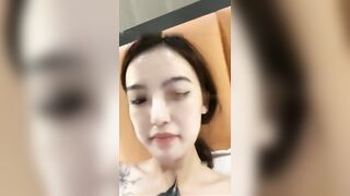 高跟吊带黑丝苗窕贫乳欲姐淫声荡语撩骚互动近拍掰穴扣逼道具玩弄蝴蝶逼