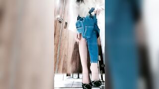 高跟苗窕贫乳马尾骚女淫声荡语撩骚互动卖场公测近拍扣逼自慰