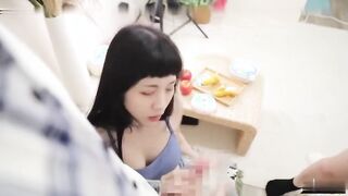 脱逃中美少女性欲强两痴女住宅入侵逆3P颜面潮吹