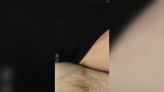 我的鸡巴一进我姐身体她就开始受不了了不断扭动