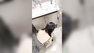 极品长腿瑜伽女神奇妙耶耶全裸沐浴