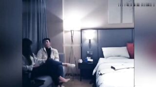 社死名场面约P遇见熟人尴尬的一直笑