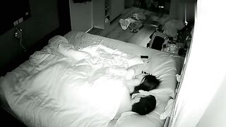 监控偷拍强上女孩多次折磨女友到累趴