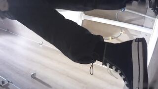 猥琐店长装摄像头偷窥两同性恋竟在里面调情