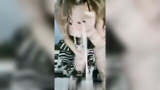 网红Baby朋朋说好要喂你你喝水在厕所喷了_