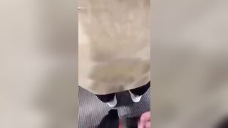 沈阳惊现呲尿哥地铁见女孩就尿街射偷拍底裤都弱爆了