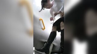 美女们厕所尿尿