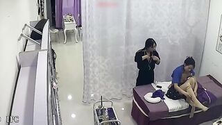 破解养生馆网络摄像头偷窥个身材不错的妹子做理疗