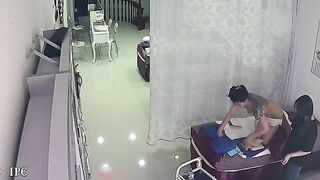 破解养生馆网络摄像头偷窥个身材不错的妹子做理疗