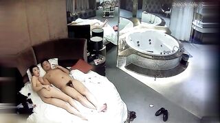 这个女白领挺漂亮的身材匀称给力丰腴性感_