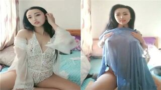极品颜值小姐姐蜜桃姐收费大秀跳单自慰潮喷淫水四溅_