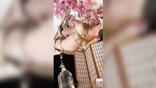 重口味调教风骚御姐虐胸鞭打锁喉羞辱内射