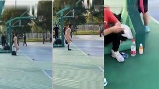 正妹脱衣加油还是来帮倒忙的我看最赢的就是她