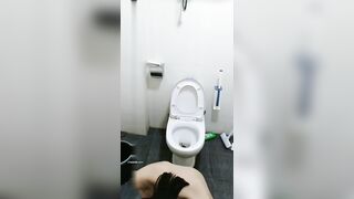 长腿苗窕骚御姐淫声荡语撩骚互动掰穴坐骑假屌自慰_