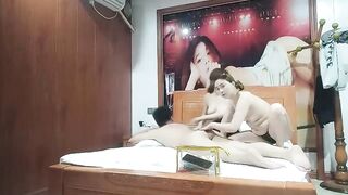 足浴理疗俩个大妈级别的老鸡一起伺候你