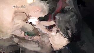 开裆黑丝美乳妹妹车震调教，口爆吃精抱起抽插