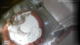 360偷拍到地方大哥带新女人去开房千万不能被嫂子看到呀_