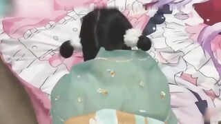 16岁稚嫩邻居少女穿上汉服群主动翘起小屁屁