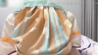 16岁稚嫩邻居少女穿上汉服群主动翘起小屁屁
