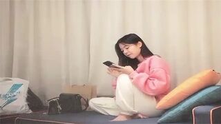 大屌哥网约两个极品清纯外围嫩妹激情双飞_