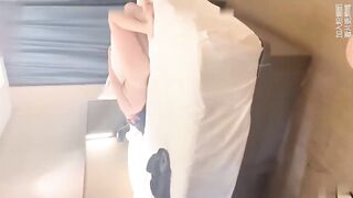 灌醉肥臀小姐姐妹子喝醉骂兄弟俩室废物被哥俩扒光衣服强上操到服